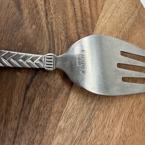 VTG Wallace 1810 Stainless Steel Serving Fork Herringbone Pattern 9"
